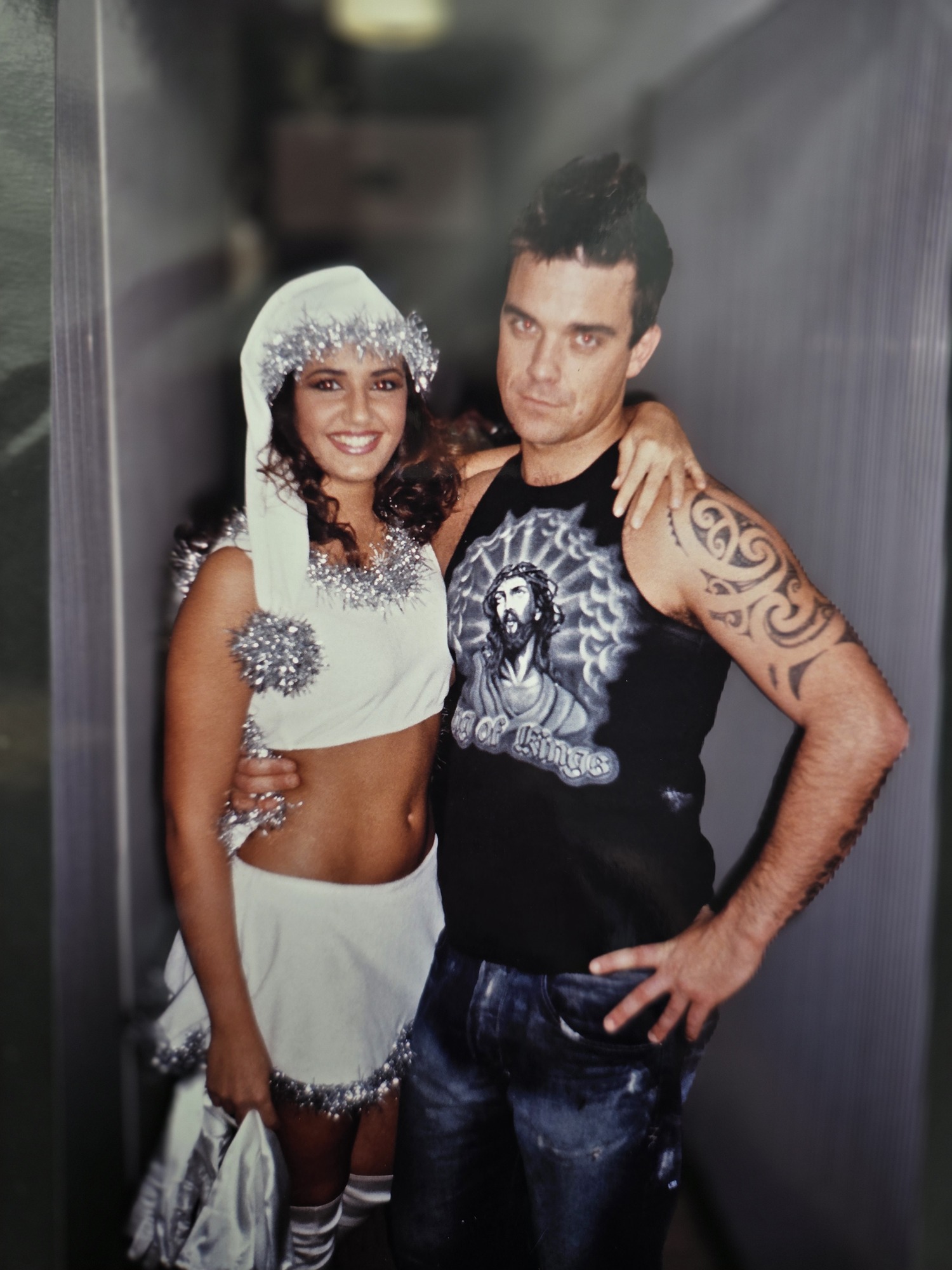Photo of Valentina with Robbie Williams backstage