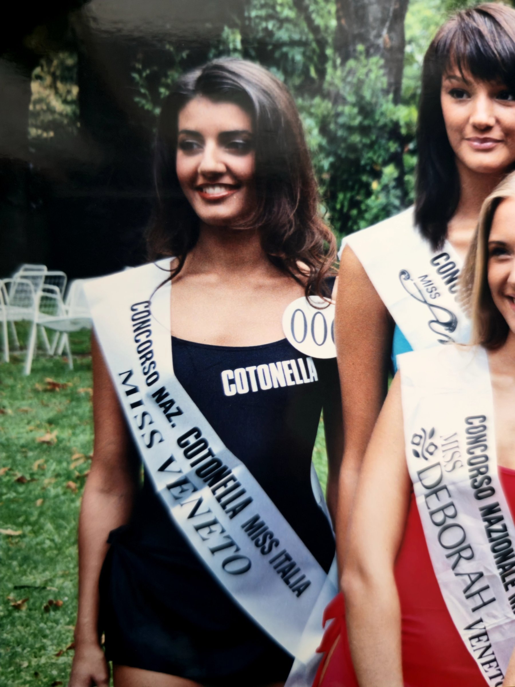 Close-up of Miss Italia 2000 Veneto finalist wearing the Cotonella sash, high resolution