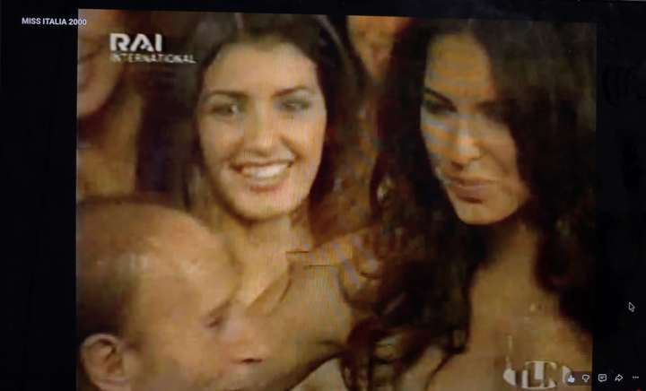 Screen capture, RAI International Miss Italia 2000 broadcast, group of finalists