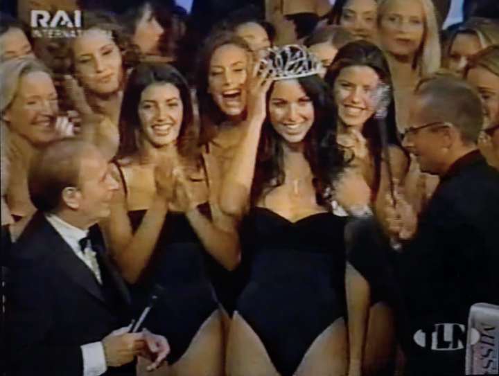 Screen capture, RAI International Miss Italia 2000 broadcast, crowning moment