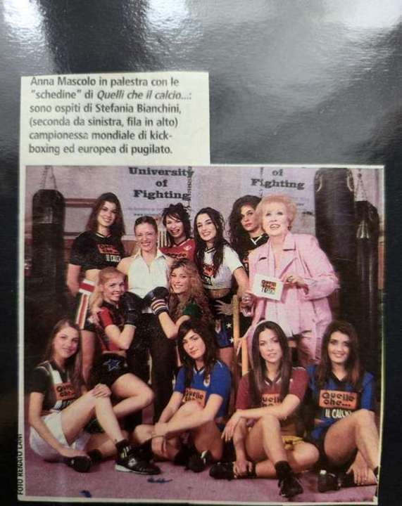 Quelli Che Il Calcio schedine visiting Stefania Bianchini's gym, publication not identified