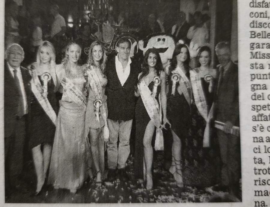 Enlarged crop of the Rana/Testi/Moser group photo with the six miss finalists